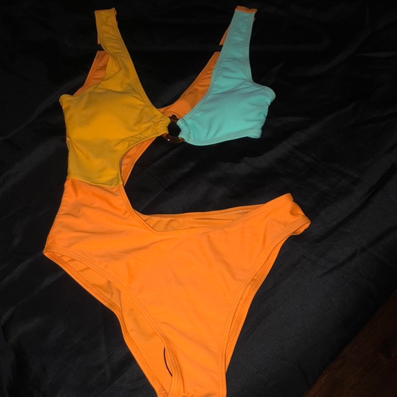 Boutique-Side Out SunnyD Colorblock Swimsuit - Picture 6 of 10